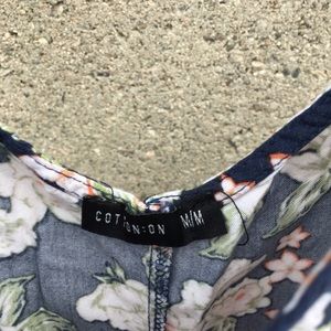 Cotton On Pants - Flowery romper Cotton On Pants - Flowery romper